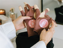 Load image into Gallery viewer, Beauty Application Glove