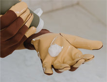 Load image into Gallery viewer, Beauty Application Glove

